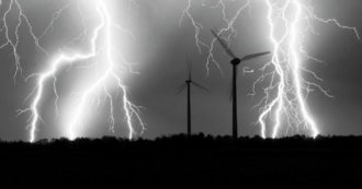 Copertina di “Megaflash da 829 chilometri, è più lungo mai registrato. Stiamo cercando di capire come e perché si verifica”: il fulmine da record mondiale