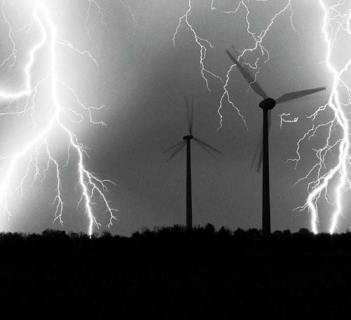 “Megaflash da 829 chilometri, è più lungo mai registrato. Stiamo cercando di capire come e perché si verifica”: il fulmine da record mondiale