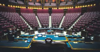 Copertina di Camera, diffida ai 5 irriducibili delle 2 poltrone