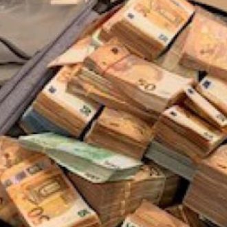 Copertina di Qatargate, contanti “all’insaputa”: il Fatto di domani 15 dicembre