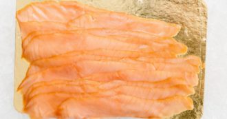 Copertina di Allarme listeria nel salmone affumicato, ritirati dal mercato alcuni lotti a marchio Poseidon