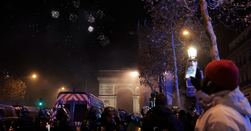 Francia, caos durante i festeggiamenti per il Mondiale: 14enne muore travolto da un’auto a Montpellier