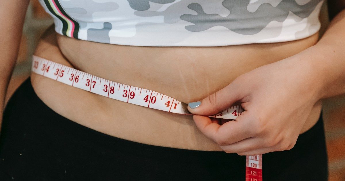 Abbuffate di Natale? Il grasso su fianchi e glutei protegge le donne da ictus e demenza: il nuovo studio
