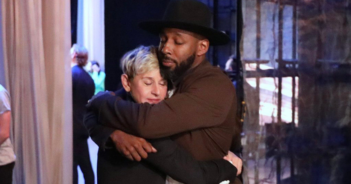 Morto suicida Stephen “tWitch” Boss, il dj dell’Ellen DeGeneres Show. L’addio della conduttrice: “Era la mia famiglia”