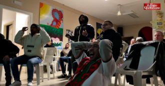 Copertina di Ventimiglia, a pochi metri dal confine la semifinale dei Mondiali unisce tifosi marocchini e italiani: “È finita, ma abbiamo lasciato un segno”
