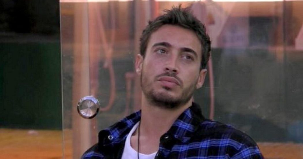 Antonino Spinalbese fuori dalla Casa del Grande Fratello Vip: deve fare accertamenti medici