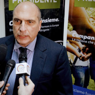 Copertina di Qatargate: cade la testa di Cozzolino. Appalti, il governo suona il liberi tutti: il Fatto di domani 17 dicembre