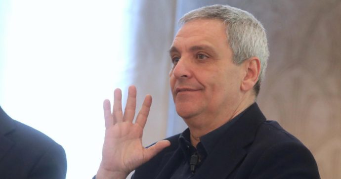 Maurizio De Giovanni: “Confronto ombelicale ed elefantiaco: lascio la costituente di Letta”