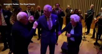 Copertina di Londra, Re Carlo III balla con la sorella (acquisita) di Anna Frank per le festa ebraica