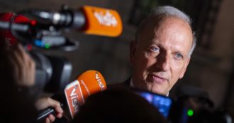 Copertina di Regali da Boda: cade l’accusa a Bussetti