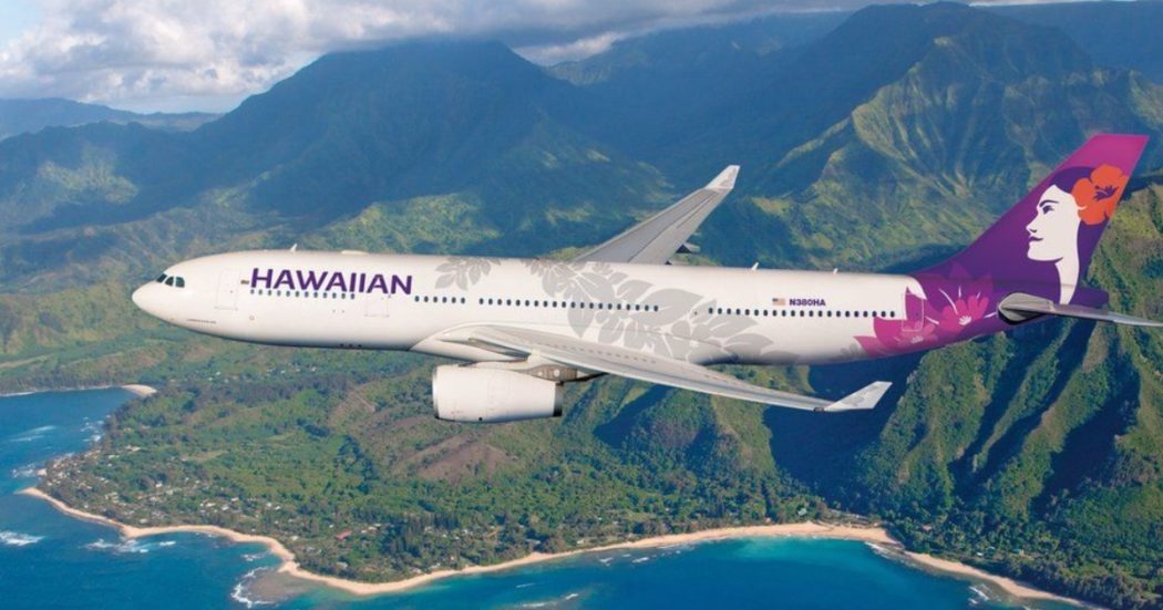 Forte turbolenza colpisce volo diretto alle Hawaii: 36 feriti, 11 sono gravi. “Sbalzati dai sedili perché non avevano le cinture allacciate”