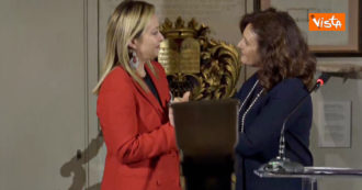 Meloni si commuove alla festa ebraica Hannukkah: “A noi mamme succede di essere troppo sensibili” – Video