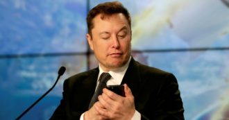 Copertina di Elon Musk: “Divertente bloccare chi si lamenta dello stop al blocco su Twitter”, ma rischia una fuga di massa dalla piattaforma. Ecco perché