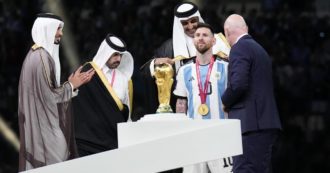 Copertina di Messi e la tunica nera, la questione non è l’abito né il gesto ma chi lo ha compiuto