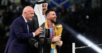 Copertina di Messi con la tunica nera: l’emblema del potere del Qatar sul calcio. E di una Fifa compiacente