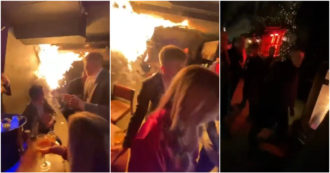 Copertina di Panico al ristorante, l’albero di Natale prende fuoco: la fuga dei clienti durante la cena – Video