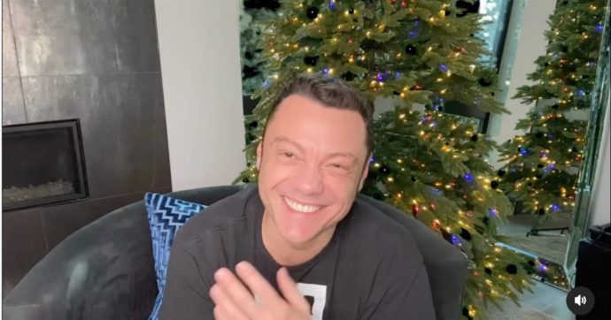 Tiziano Ferro, la figlioletta Margherita “sabota” l’intervista: “Io ci provo a rispondere alle domande ma lei deve dire la sua”