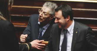 Copertina di Bossi guida la scissione, Salvini  lo liquida: “Mi occupo di altro”