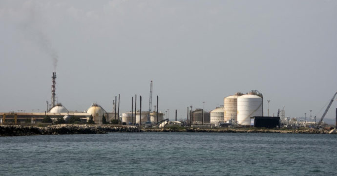 “Finanziamenti dall’Asia per la Lukoil di Priolo, così la raffineria può operare nel rispetto delle sanzioni”