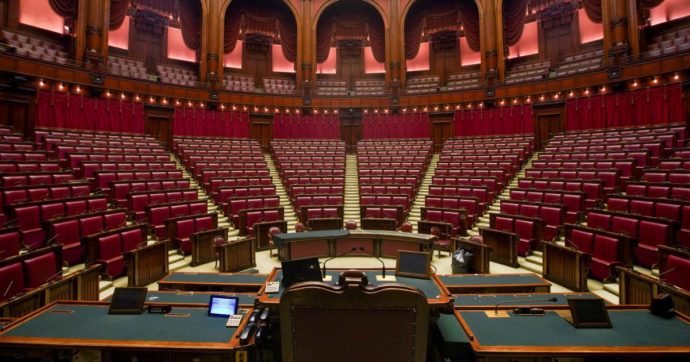 Stop agli aumenti degli stipendi  dei parlamentari