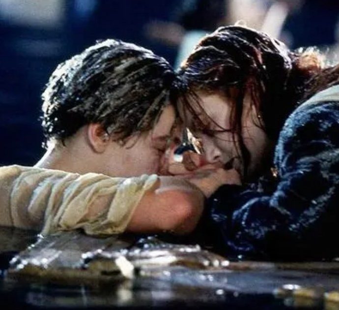 Titanic, il regista James Cameron: “DiCaprio non voleva quel ruolo. Oggi il nostro iceberg è il clima, a salvarsi saranno i ricchi come allora”
