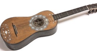 Copertina di La chitarra battente oggetto di studi universitari: uno strumento popolare ricco di virtù