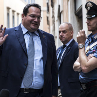 Copertina di Corruzione&C: “Preparano l’assalto alla diligenza”. Il Fatto di domani 23 dicembre