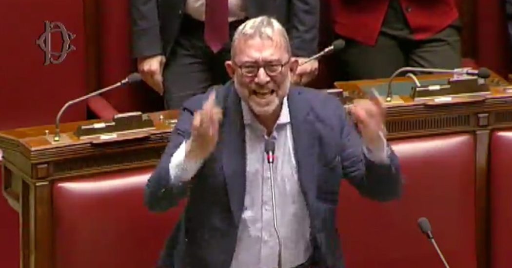 Bagarre alla Camera sull’indennità dei deputati. Giachetti contro i 5 stelle: “Miserabili”. M5s: “Perché non è stato richiamato?”