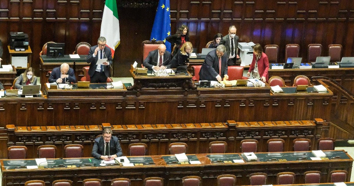 Manovra, il gioco dell’oca: dalla Commissione torna in Aula, approvate 44 modifiche chieste dalla Ragioneria. Il governo pone la fiducia