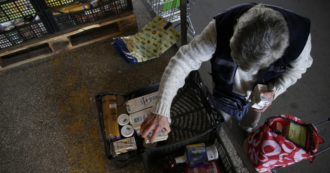 Copertina di Il governo dimentica i poveri: in manovra ha promesso la Carta risparmio spesa e il Reddito alimentare ma non scrive i decreti attuativi
