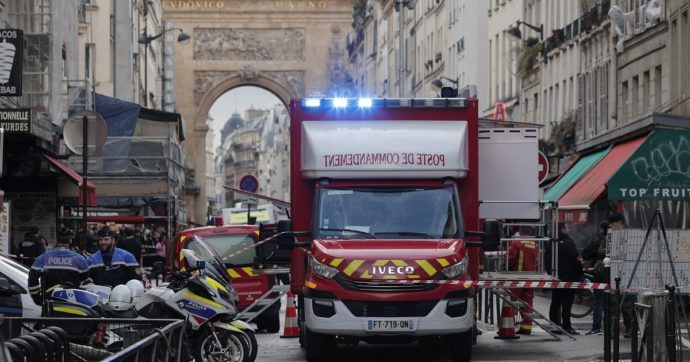 Parigi, tre morti e 4 feriti nel centro culturale curdo: fermato l’assalitore. Da 11 giorni era uscito dal carcere. Scontri con la polizia