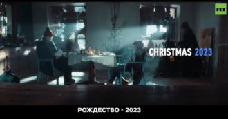 Copertina di Lo spot con la famiglia al gelo e in guerra: gli “auguri” di Natale del canale russo agli europei – Video