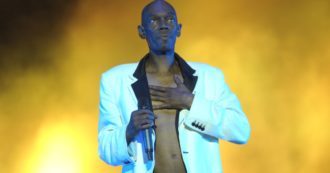 Copertina di Faithless, morto il cantante del gruppo dance Maxi Jazz: aveva 65 anni