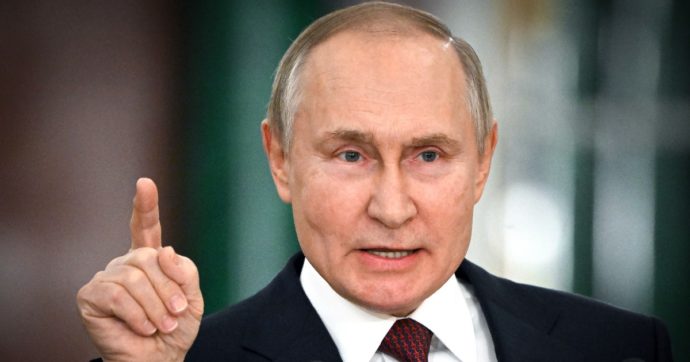 Guerra in Ucraina, Putin: “Pronti a negoziare”. La replica di Kiev: “E’ falso”. Allarme aereo in tutto il Paese il giorno di Natale
