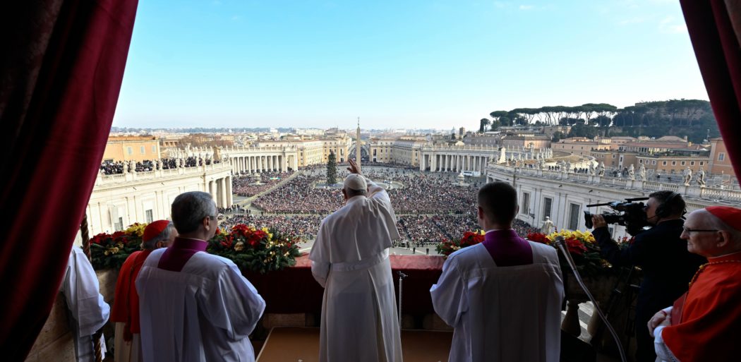 Ucraina, l’appello di Natale del Papa: “Dio illumini chi ha il potere di fare tacere le armi per porre subito fine a questa guerra insensata”
