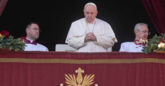 Copertina di Ucraina, l’appello di Natale del Papa: “Dio illumini chi ha il potere di fare tacere le armi e porre subito fine a questa guerra insensata”