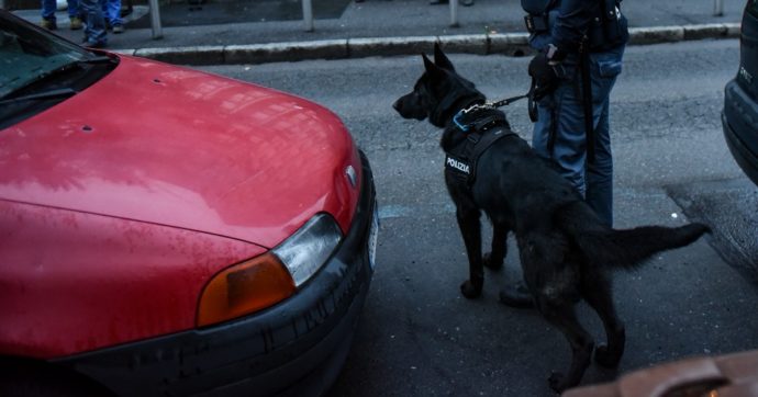 Rimini, padre chiama la polizia e fa arrestare il figlio 55enne che spacciava in auto sotto casa