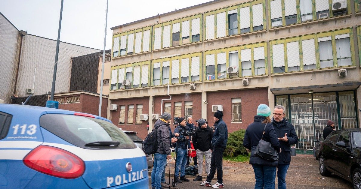 Carcere Beccaria, 18 anni di cantiere e “carenza di agenti”: polemiche per l’evasione annunciata. “E ora la Manovra dirotta i dirigenti altrove”