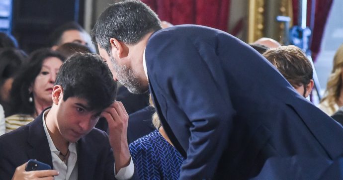 Milano, rapinato il figlio di Matteo Salvini. Il leader della Lega: “Spero che li becchino e che oltre che a beccarli stiano in galera”