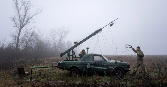 Ucraina, la diretta – Kiev punta a summit di pace entro fine febbraio all’Onu. Mosca pronta a riaprire il gasdotto verso l’Ue