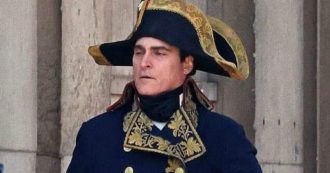 Copertina di Ridley Scott fa riscrivere il film su Bonaparte per Joaquin Phoenix: “Non era a suo agio, ha reso Napoleon qualcosa di speciale”