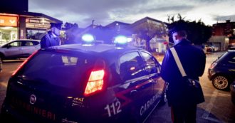 Copertina di Caserta, poliziotto spara e ferisce un 18enne che aveva litigato poco prima con il figlio: arrestato