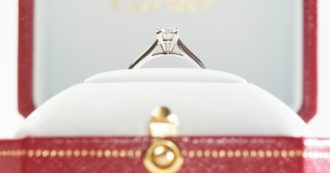 Copertina di La nuova truffa dell’anello di Cartier: “Mi è arrivato un gioiello che non ho mai ordinato, ho dovuto bloccare la carta di credito”