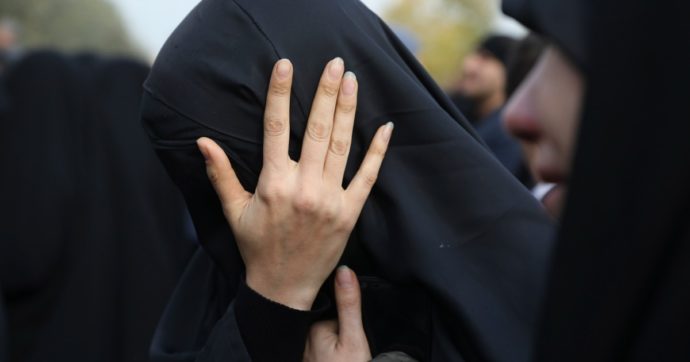 Iran, 17enne ucciso da spari della polizia. Manifestanti denunciano: “Abusi sessuali durante gli arresti”