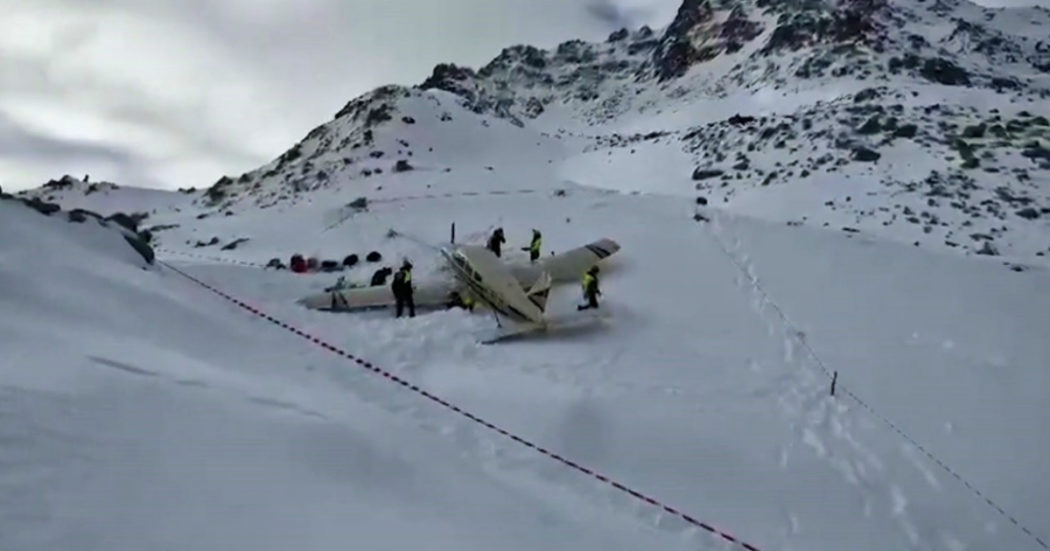 Aereo in avaria in Trentino, atterraggio d’emergenza a 2100 metri sul Lagorai – Video