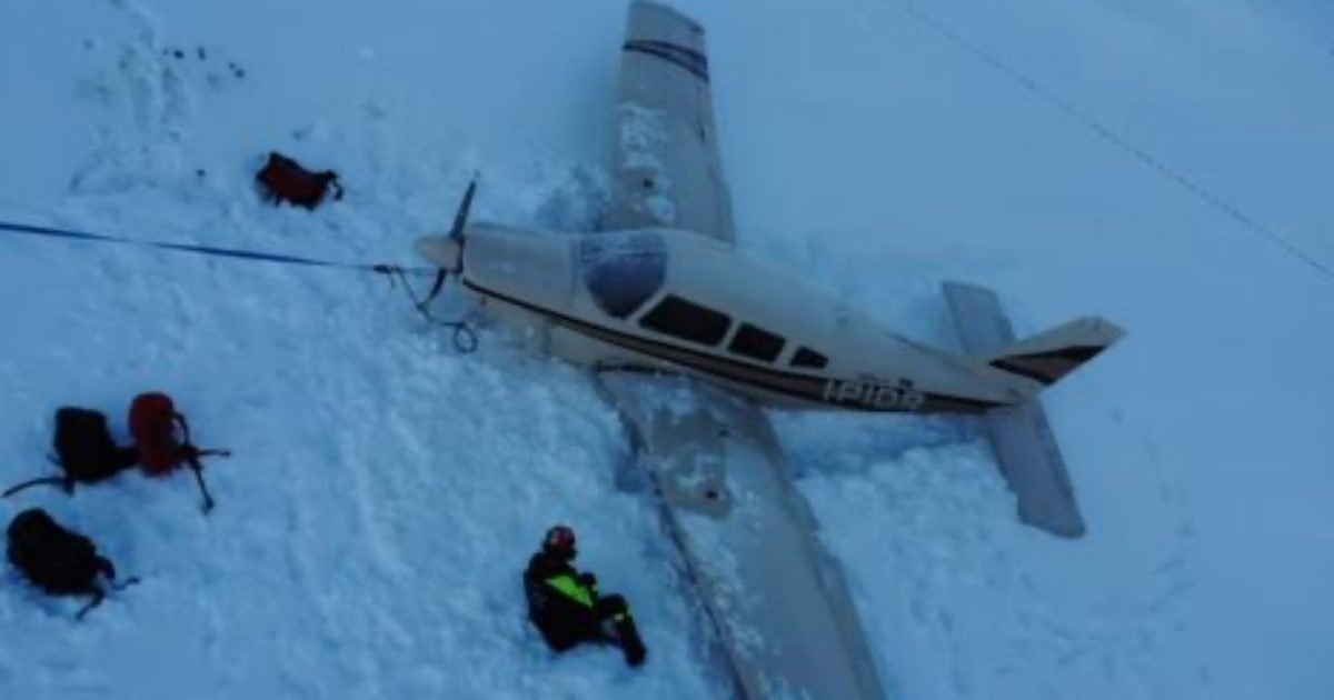 Aereo in avaria mentre sorvola le Dolomiti, la pilota di 22 anni atterra incredibilmente sul Lagorai e salva tutti: “Così abbiamo portato a casa la pelle”