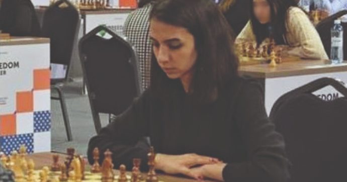 La scacchista iraniana Sara Khademolsharieh senza velo si trasferirà in Spagna