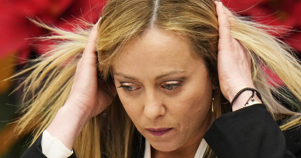 Reddito di cittadinanza, Meloni parla di 14 miliardi per la formazione. Cosa c’è davvero per chi perderà il sussidio