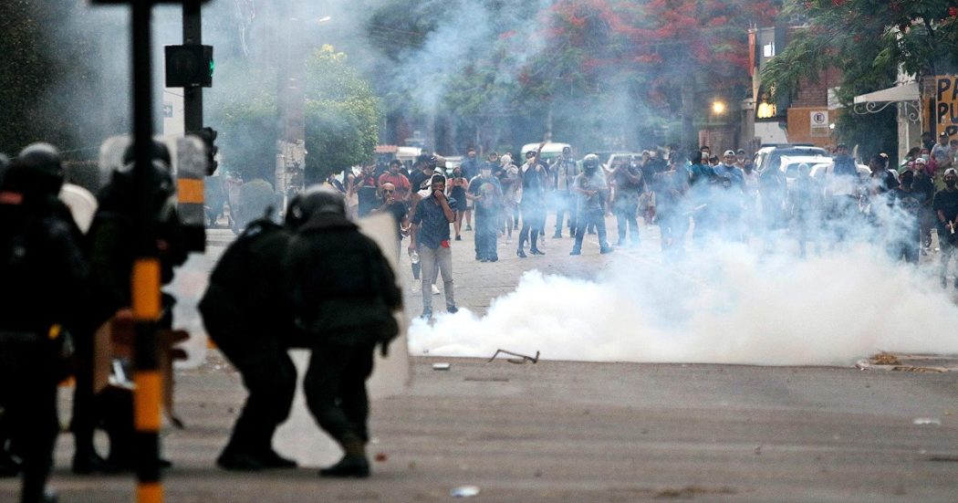 Bolivia, arrestato il leader dell’opposizione Luis Fernando Camacho: proteste e disordini a Santa Cruz