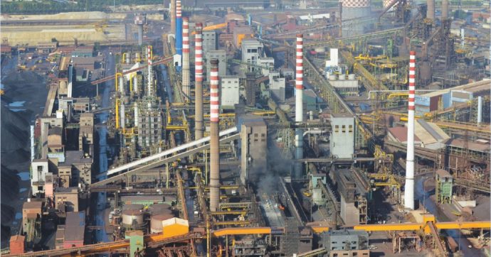 Con il “Salva Ilva” il governo torna ai Riva. Pm disinnescati su inquinamento e incidenti